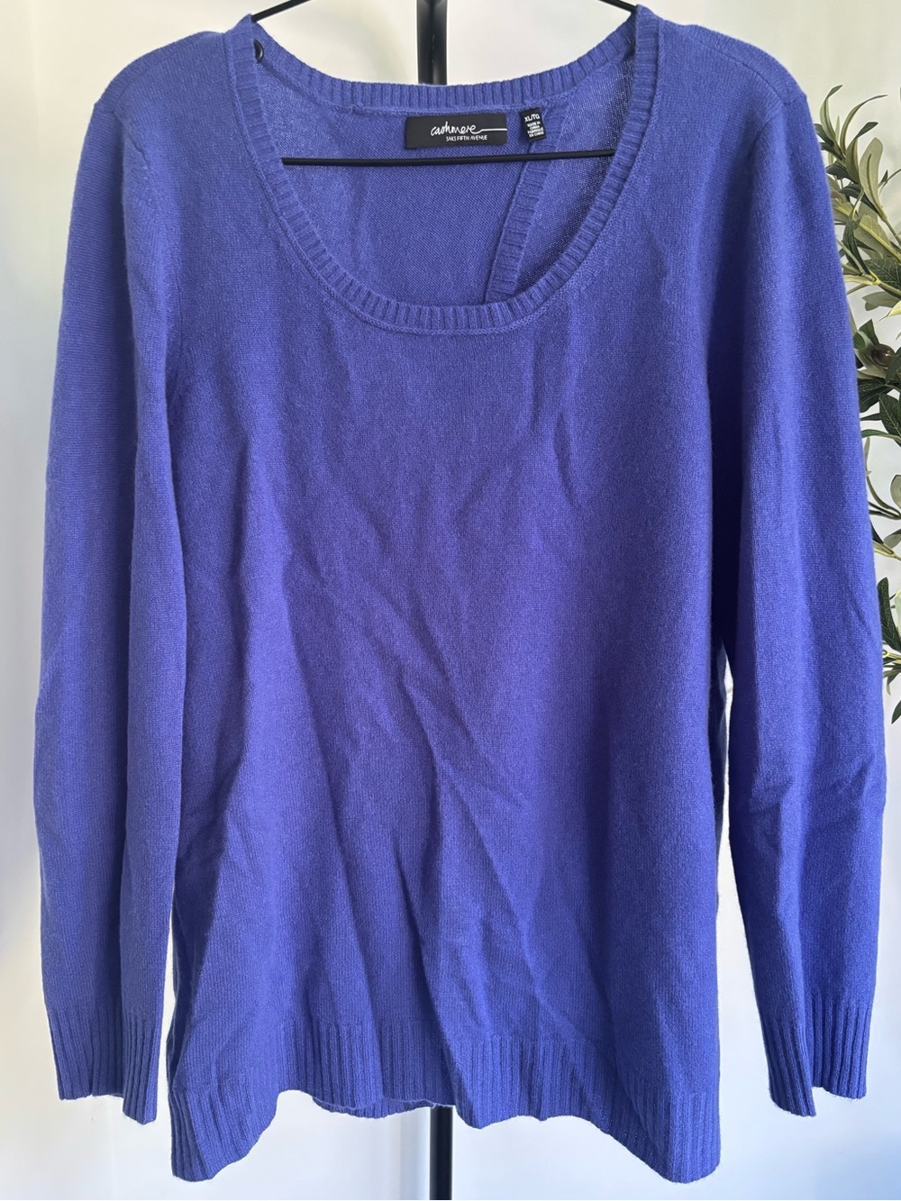 • [Saks Fifth] Cashmere Sweater •